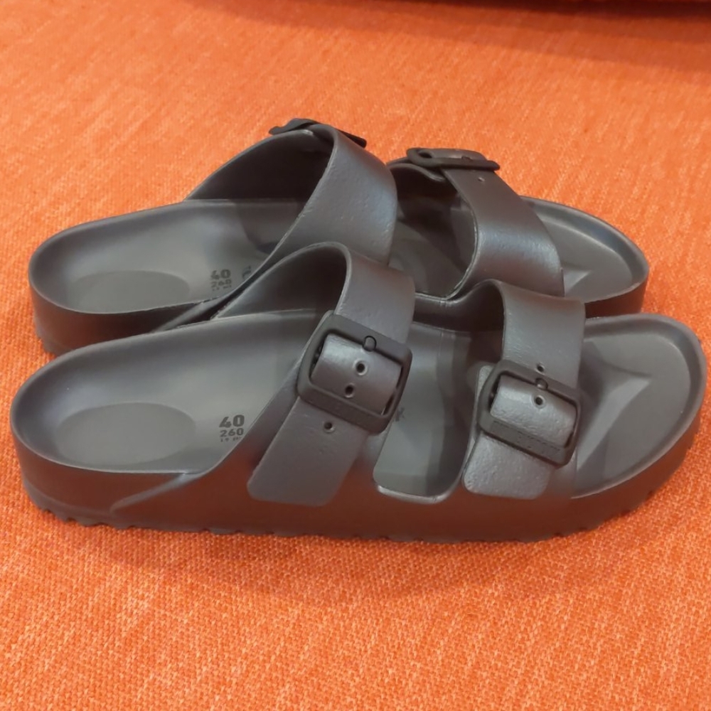 EUC Birkenstock sandals in gray sz 9/40